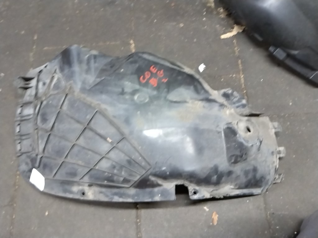 Front right mudguard