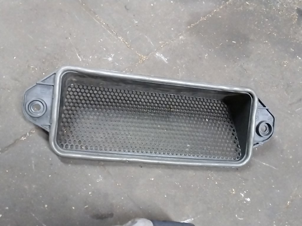 Side ventilation grille