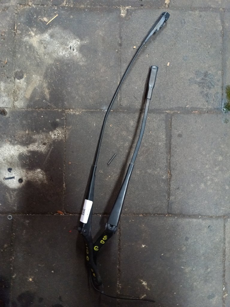 pair bras d'essuie-glace