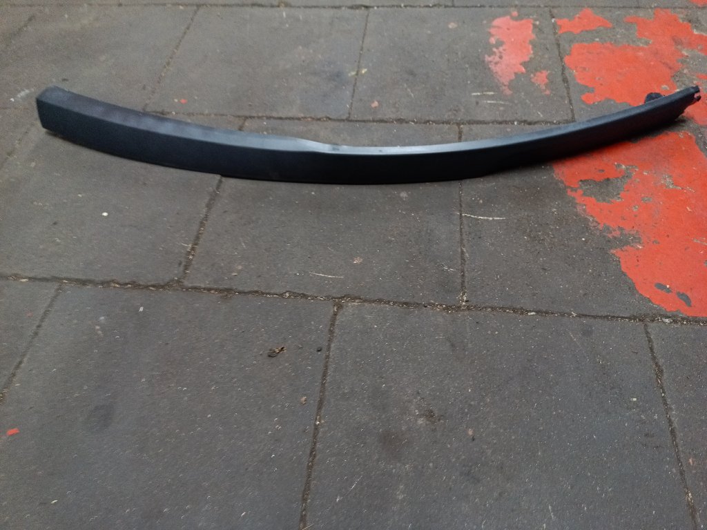 Spoiler côté gauche