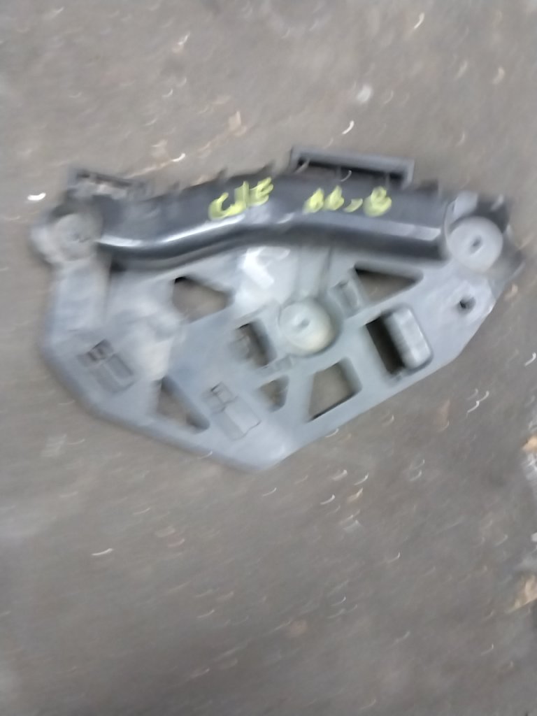Rear bumper bracket