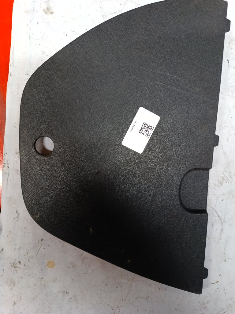 Right trunk side plastic trim