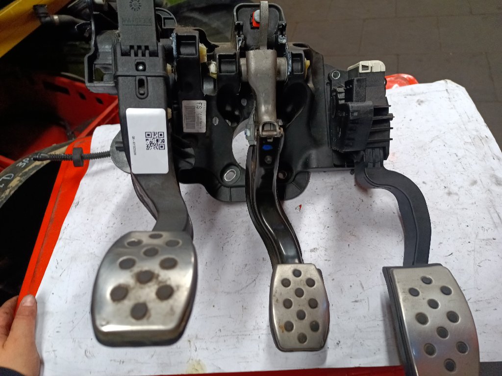 Complete electronic pedal assembly