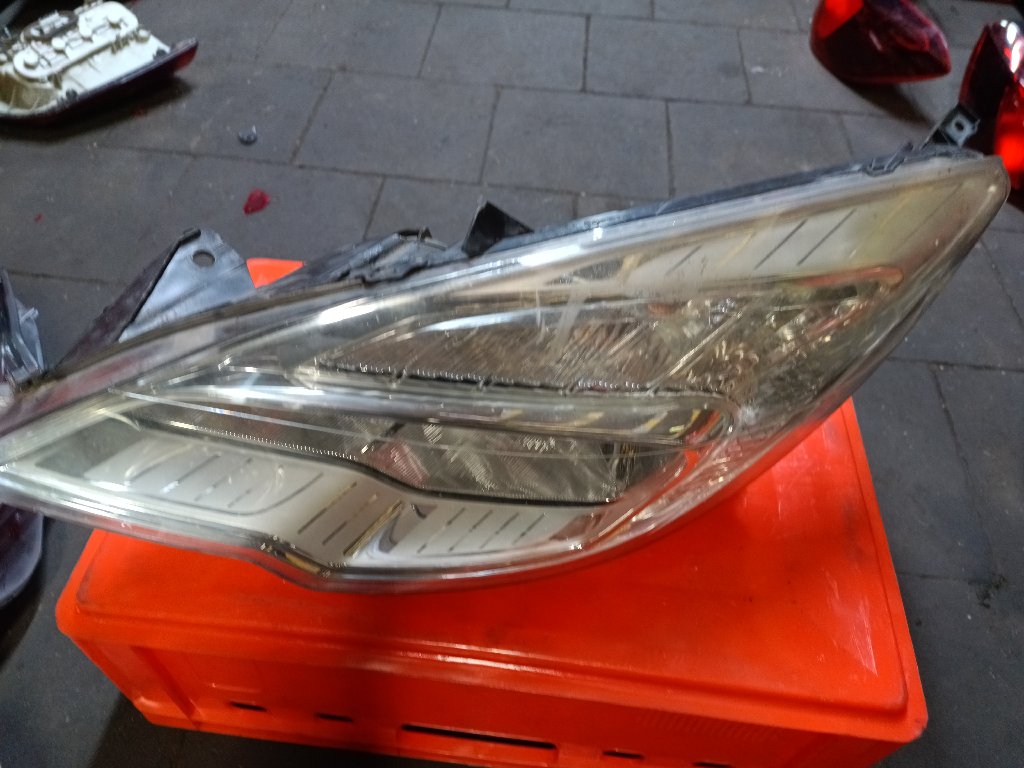 Left front headlight assembly