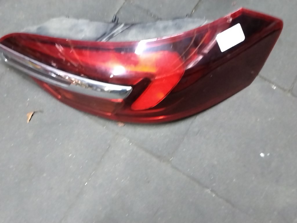 Right rear tail light