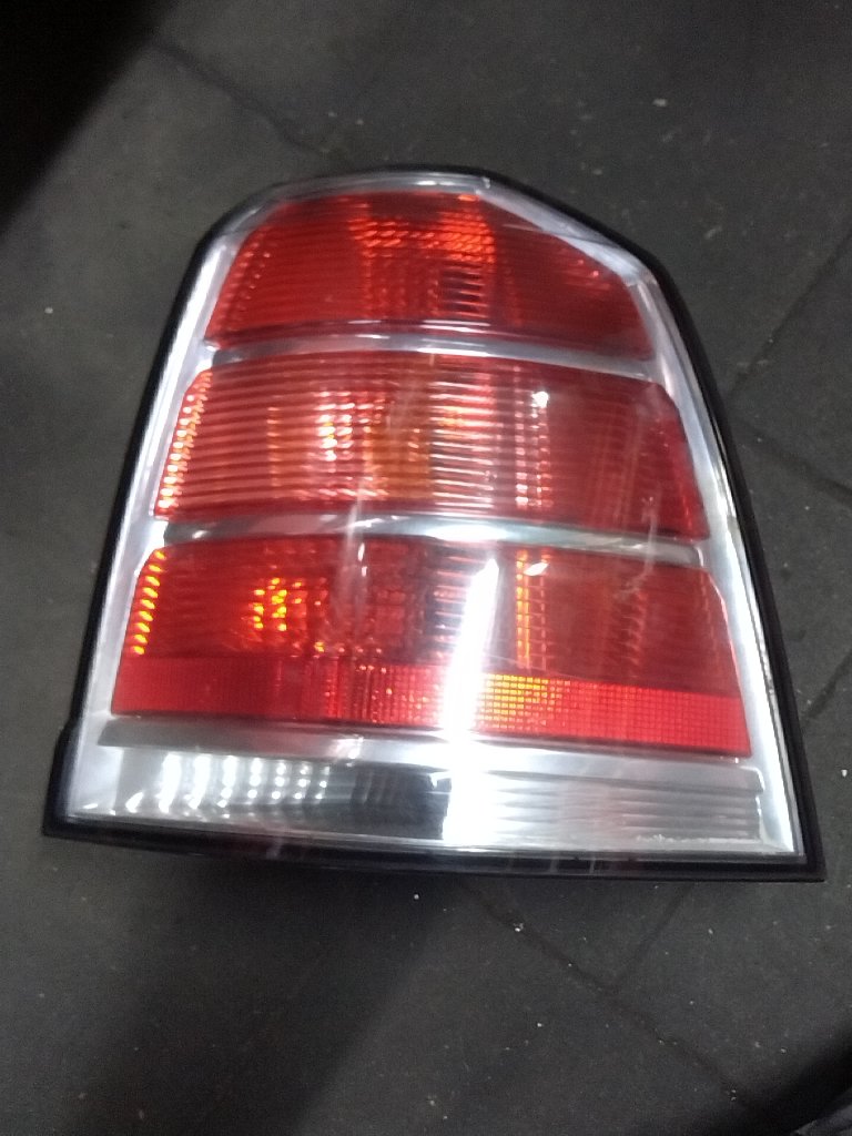 Right rear tail light