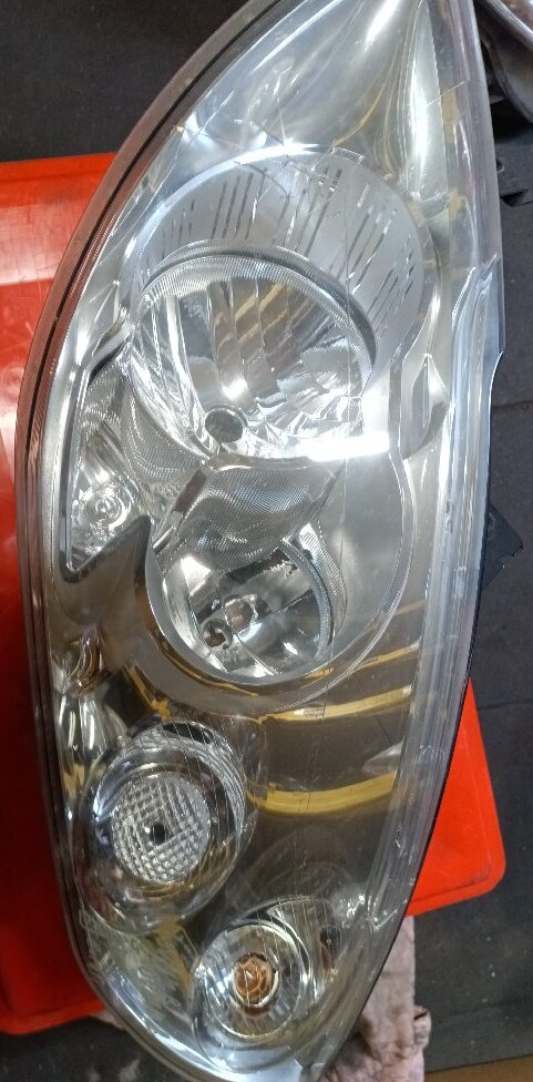 Left front headlight Movano B