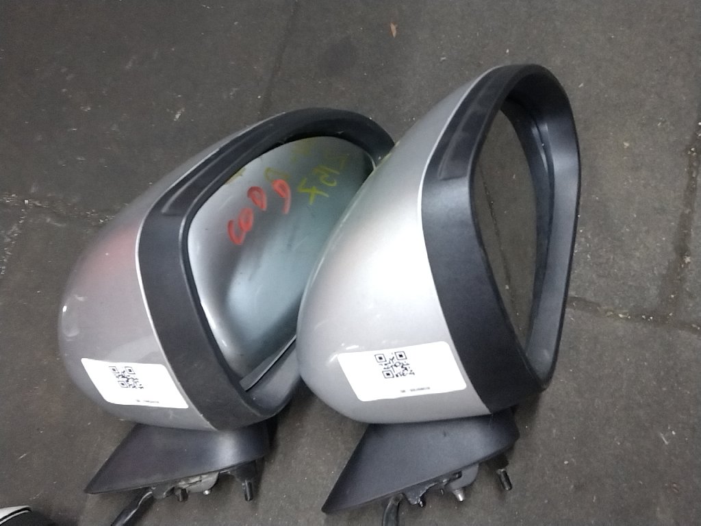 Right exterior mirror