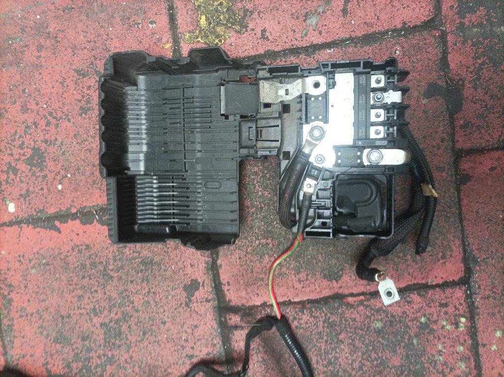 Fuse box BG 13491092