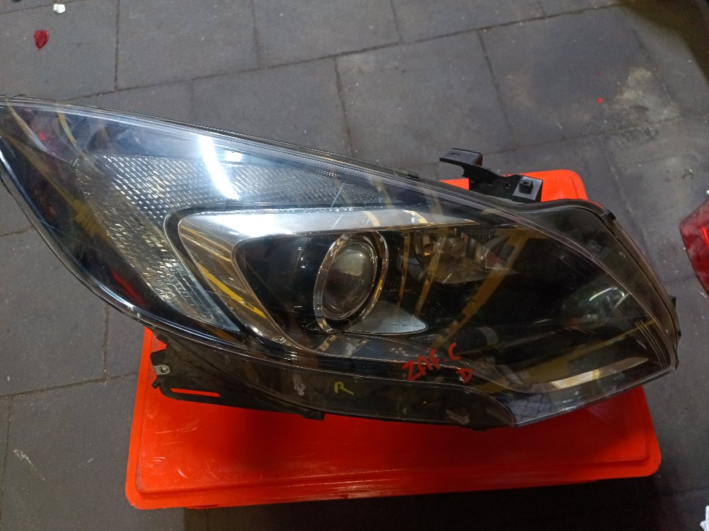 Right front headlight Zafira C