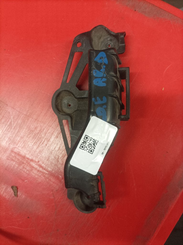 Right rear bumper support