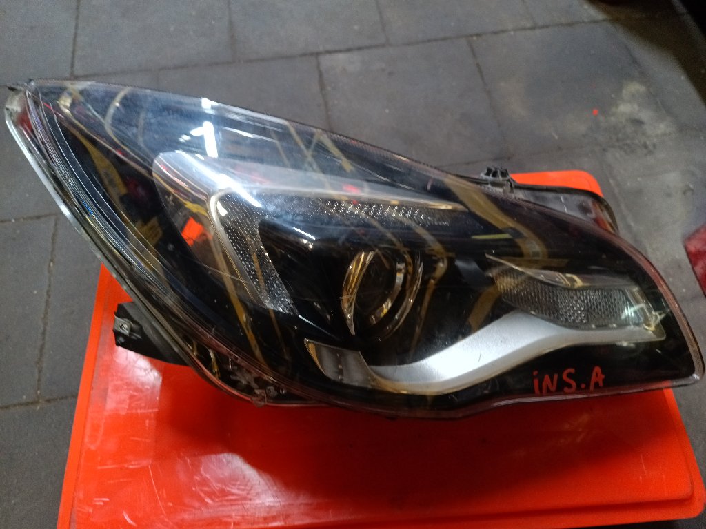 Right front headlight Insignia A