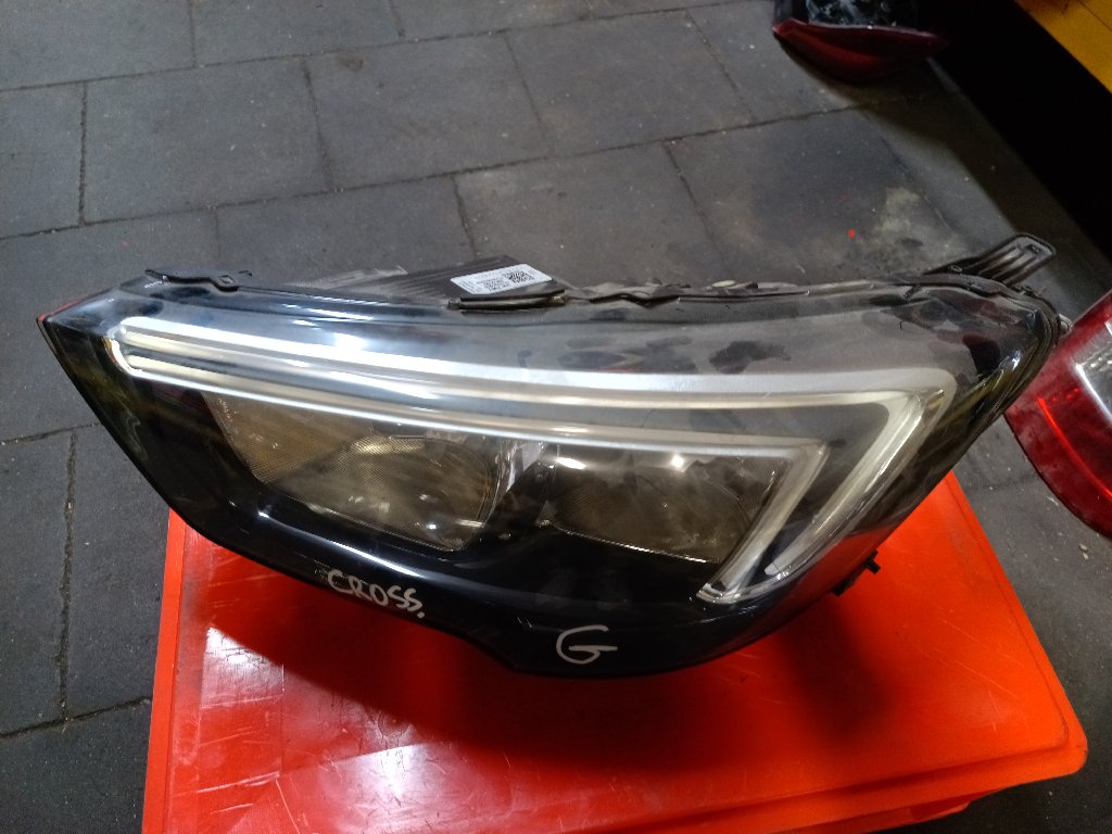 Left front headlight Crossland X