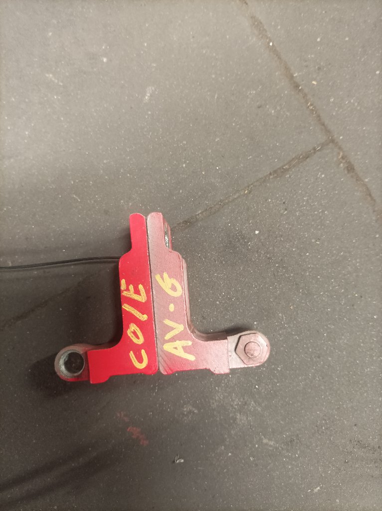 Left front door hinge