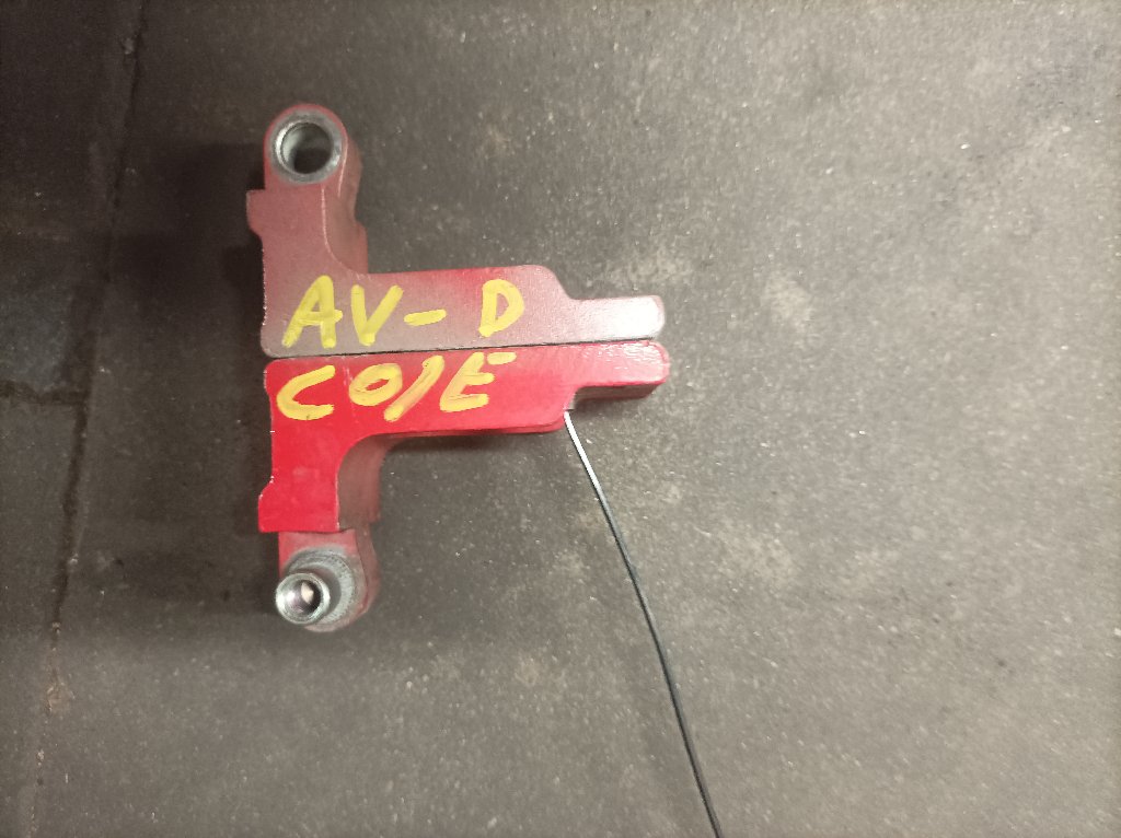 Right front door hinge