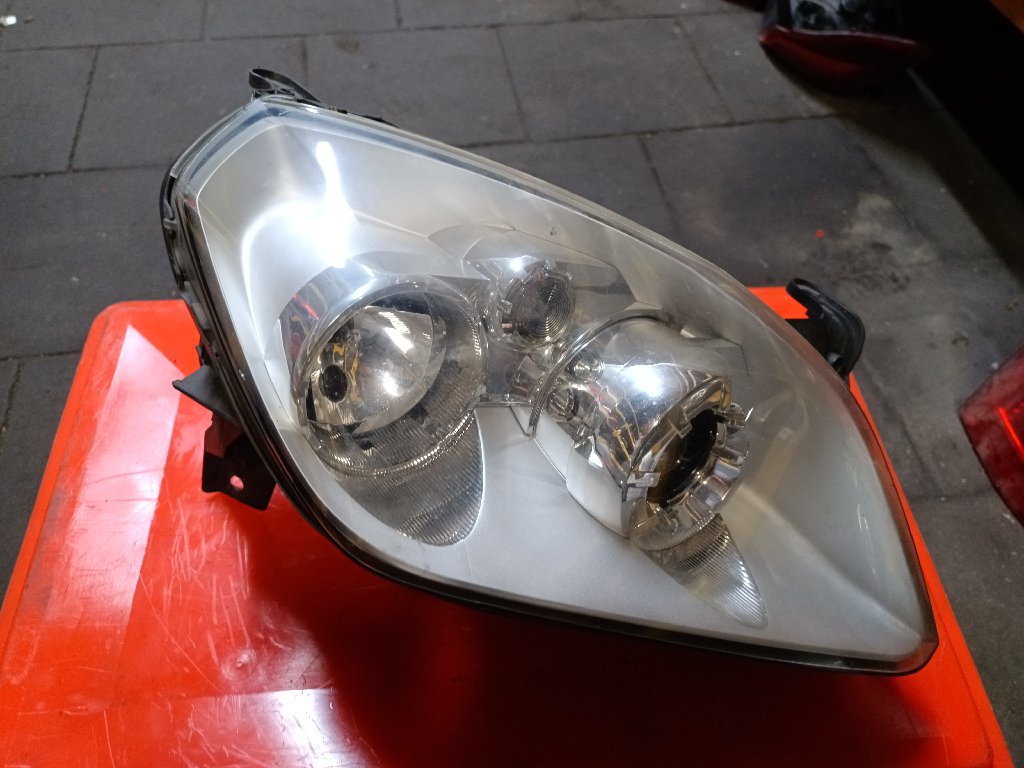 Right front headlight Tigra B