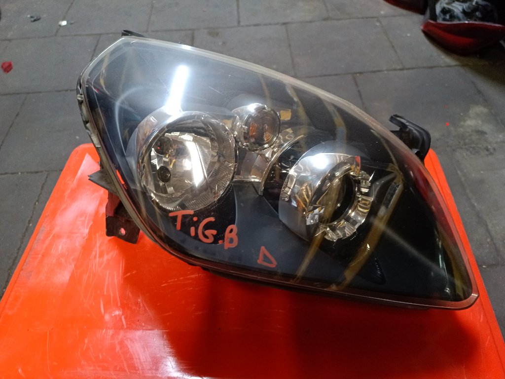 Right front headlight Tigra B