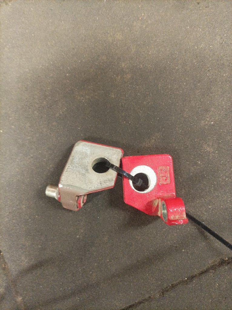 Small right rear hinge