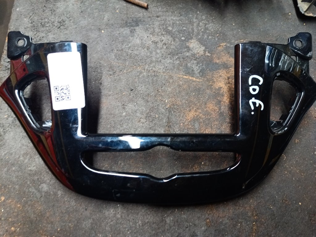 Cache tableau de bord noir