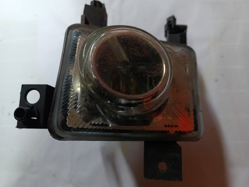 Right front fog light F2