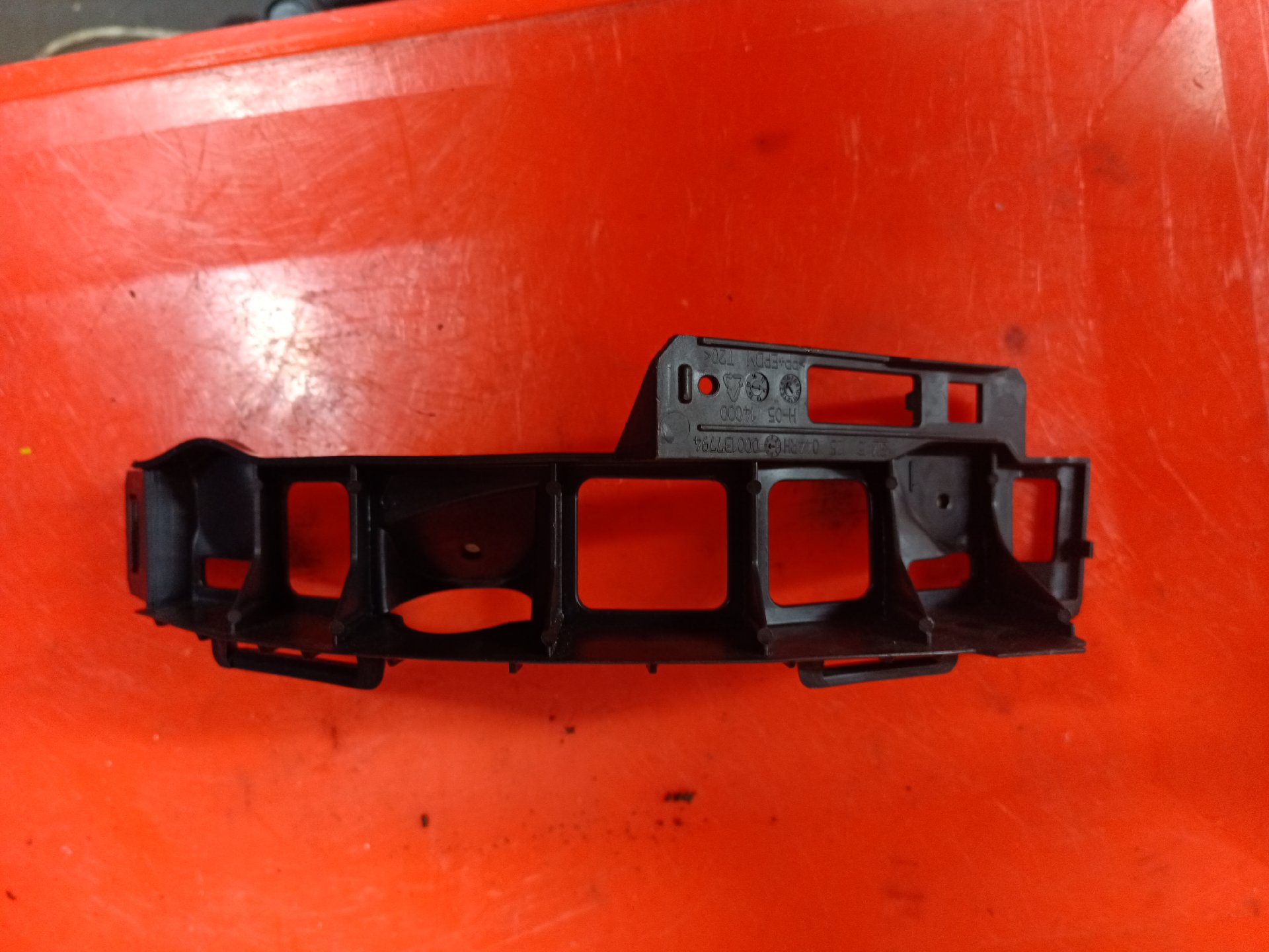 Right rear bumper support