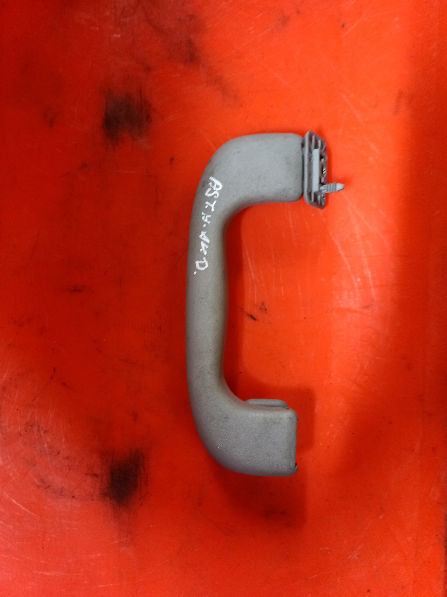 Interior roof grab handle without hook