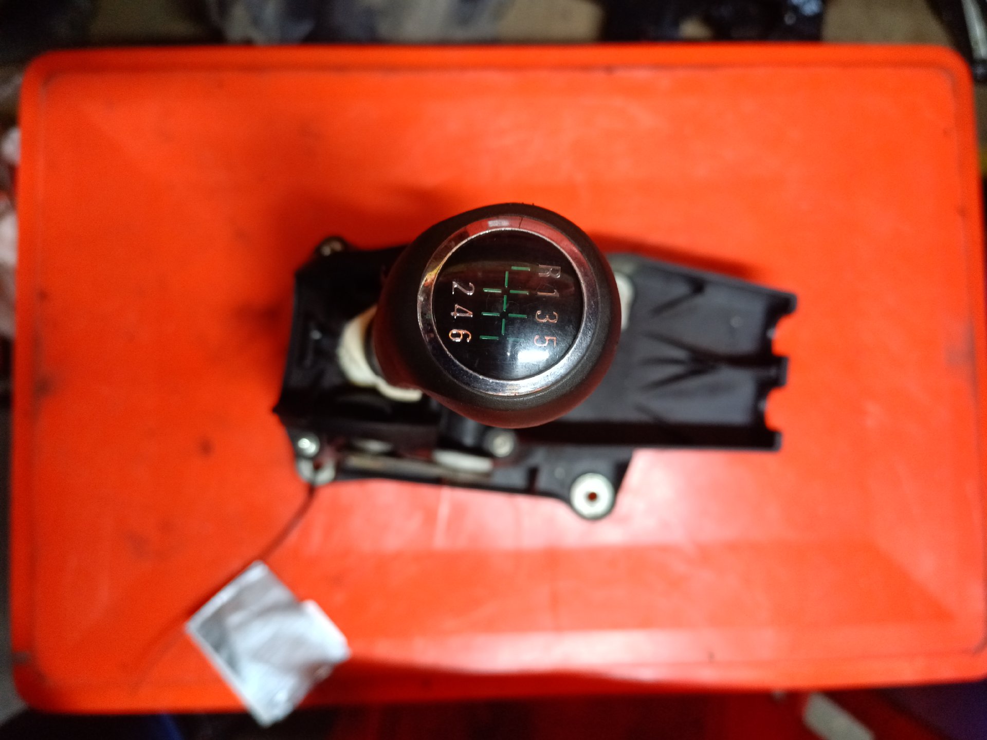 6-speed manual gear lever(s)