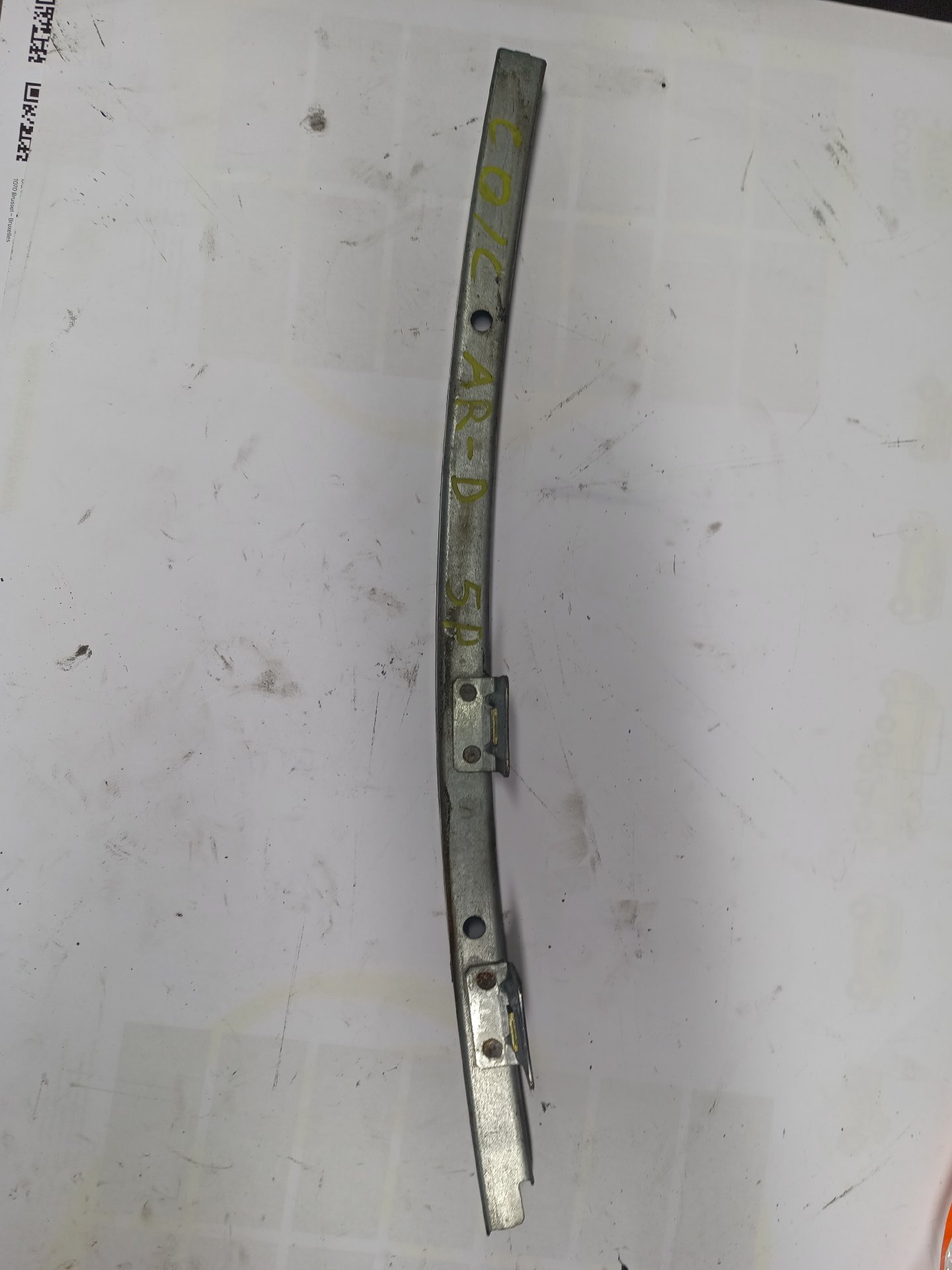 Right rear window glass support