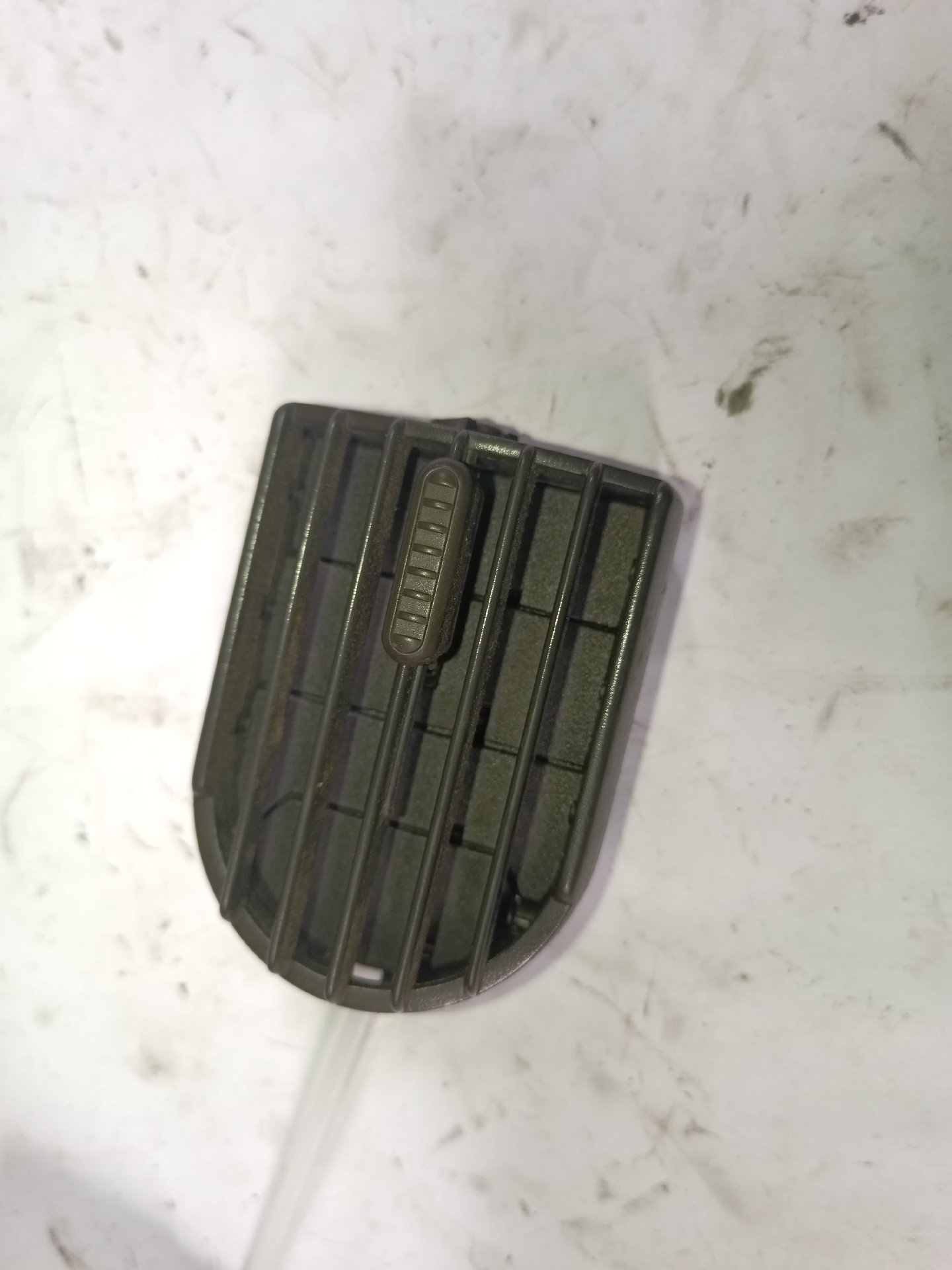 Center air vent grille