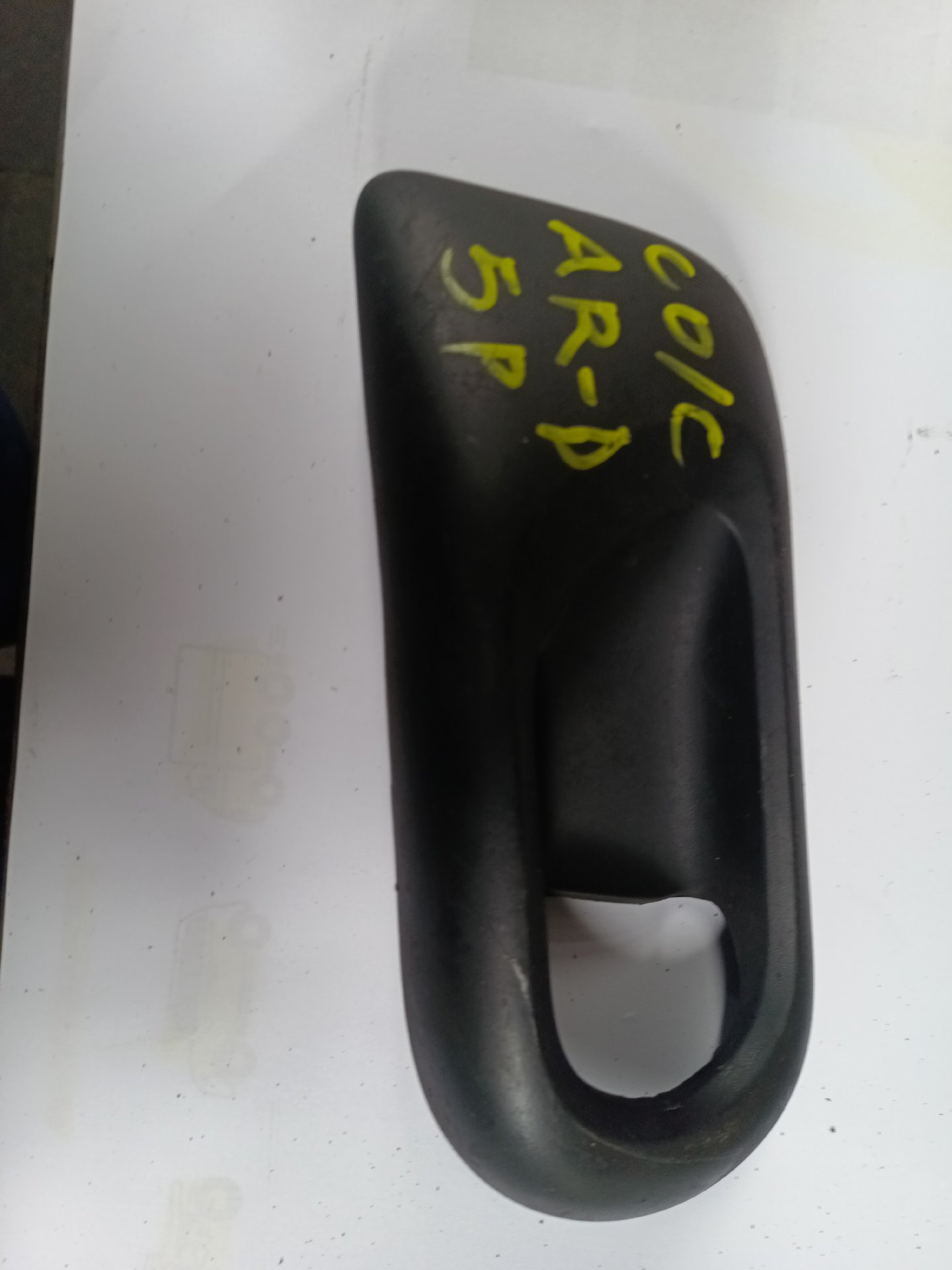 Plastique poignée arrière droit 5 portes