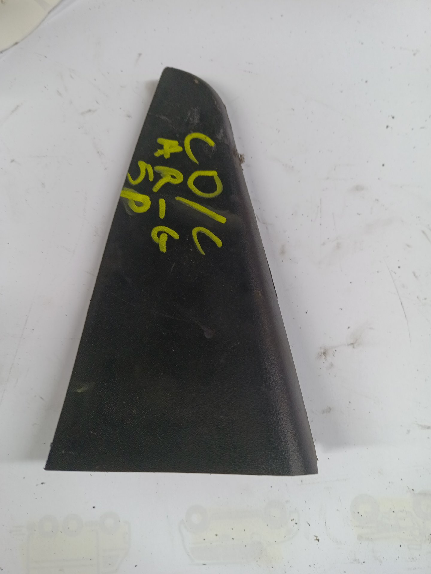 Rear left door inner corner frame