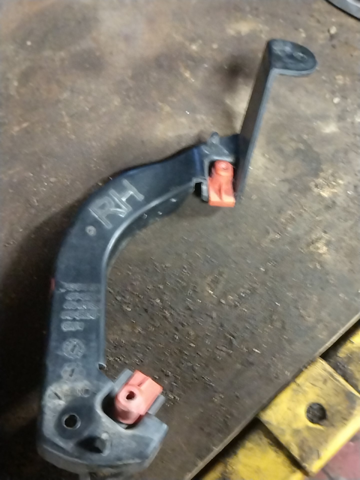 Steun voor rechter mistlamp Opel Corsa D fase 2