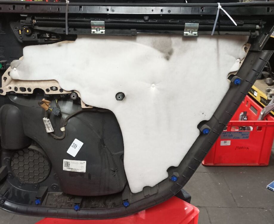 Left rear door panel with sunblind for Opel Zafira C