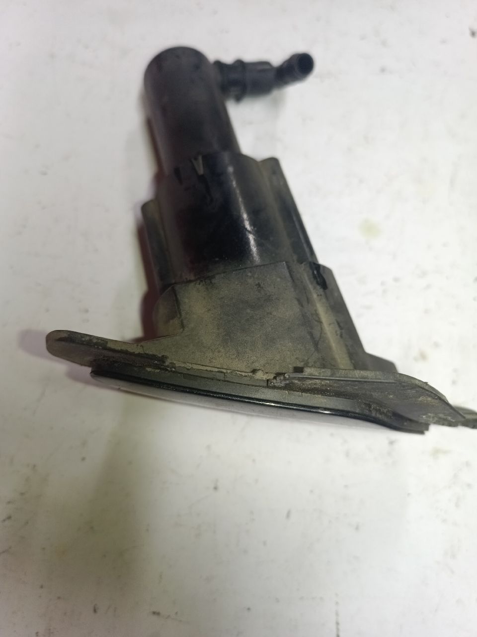 Right front windshield washer nozzle