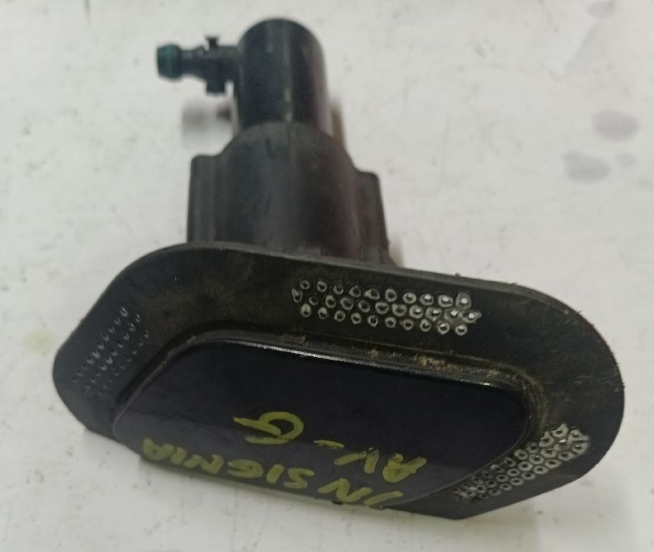 Buse lave phare gauche