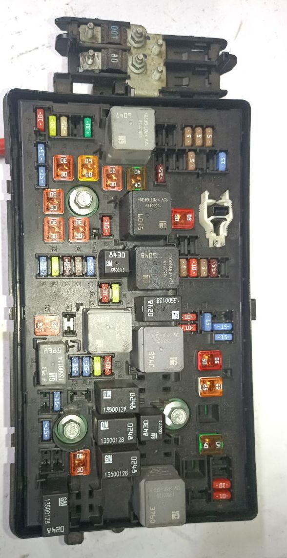 Boîte à fusibles NU