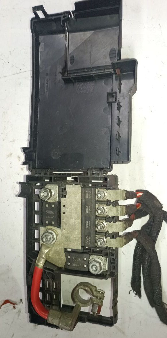 Relais de batterie fusibles