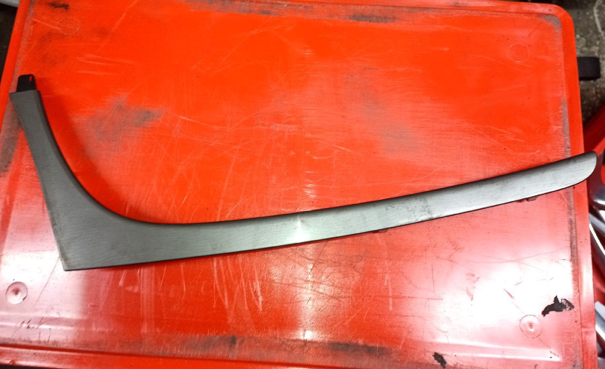 Right dashboard trim