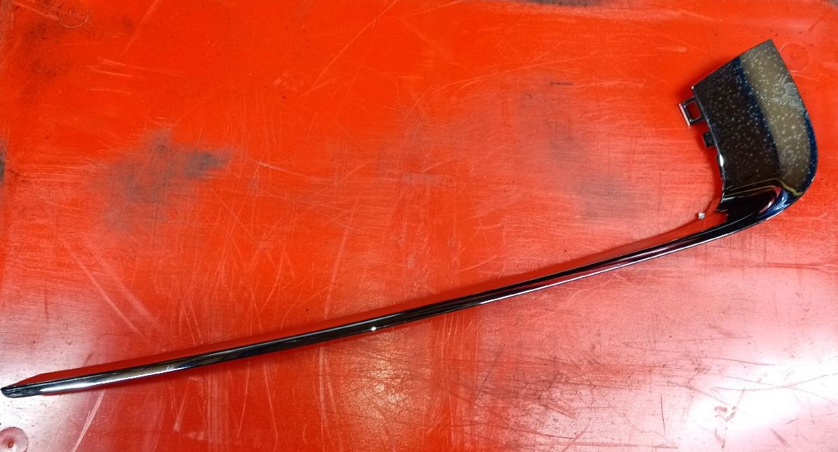 Right front bumper molding