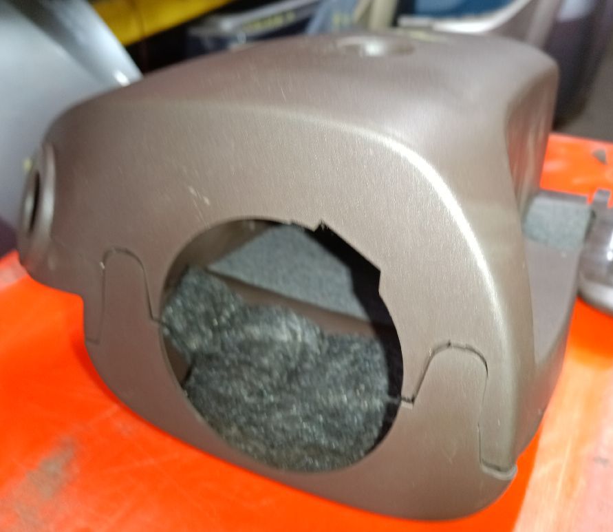 Cache colonne marron