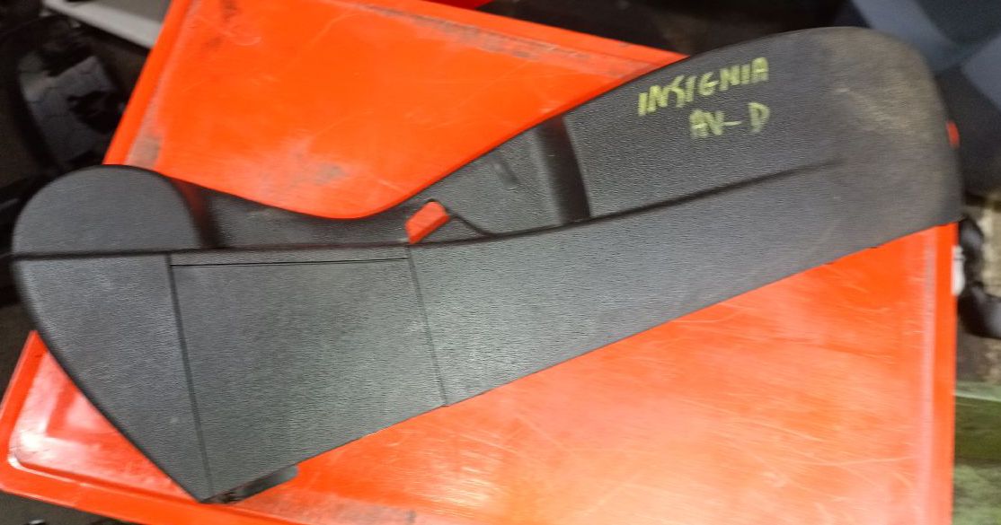 Front driver's seat rail