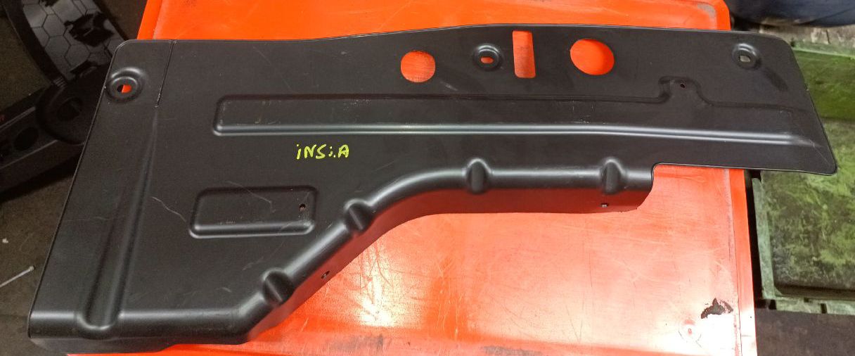 Cache de protection sous moteur