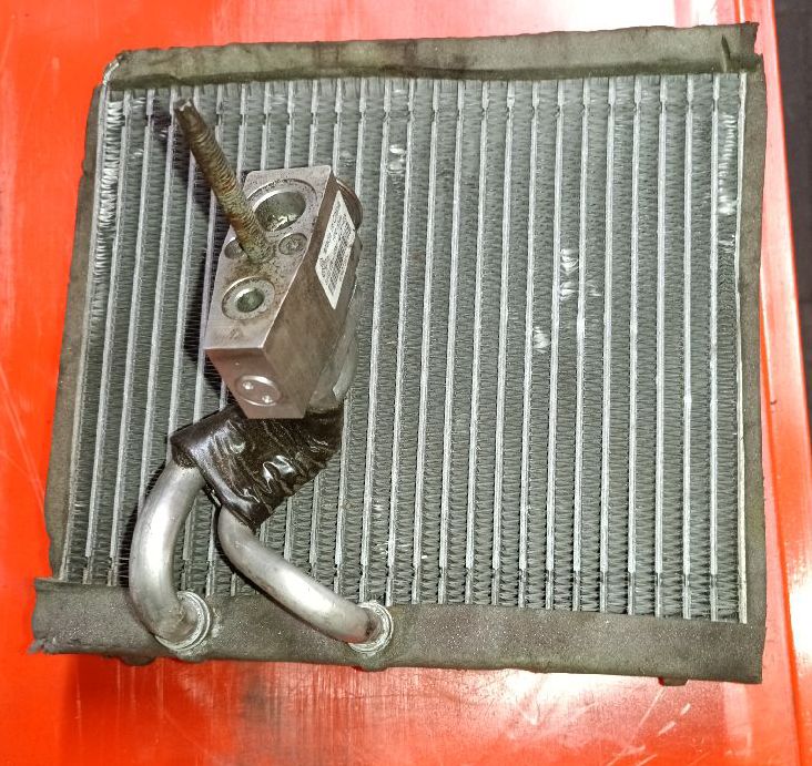 Air conditioning condenser