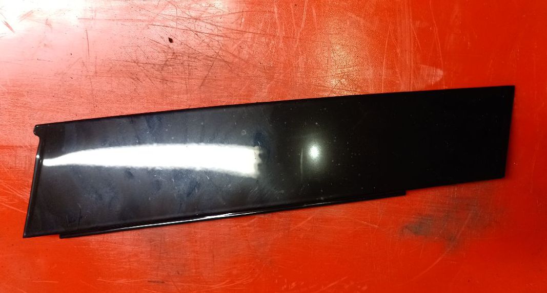 Rear right door window moldings