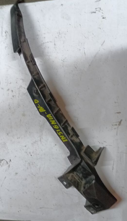 Right front headlight mounting bracket