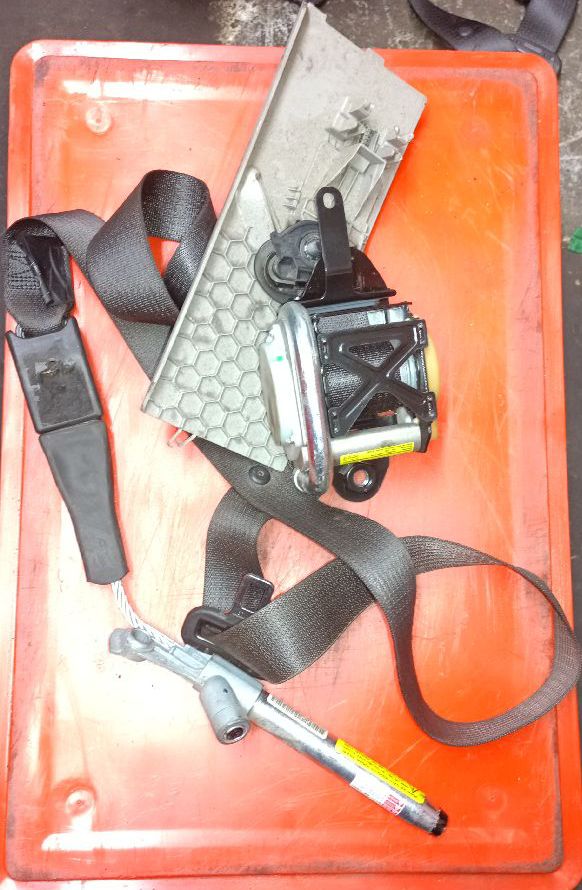 Front left seat belt