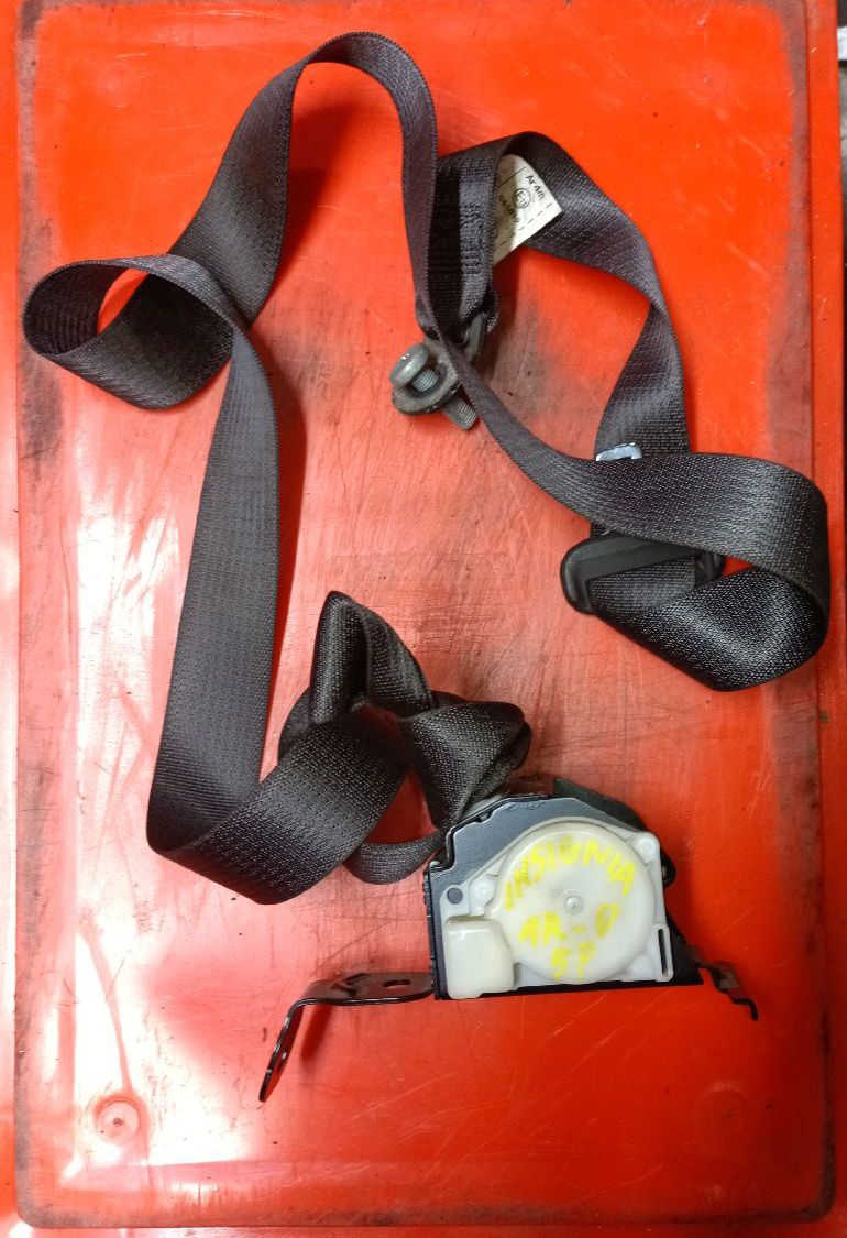 Right rear seat belt