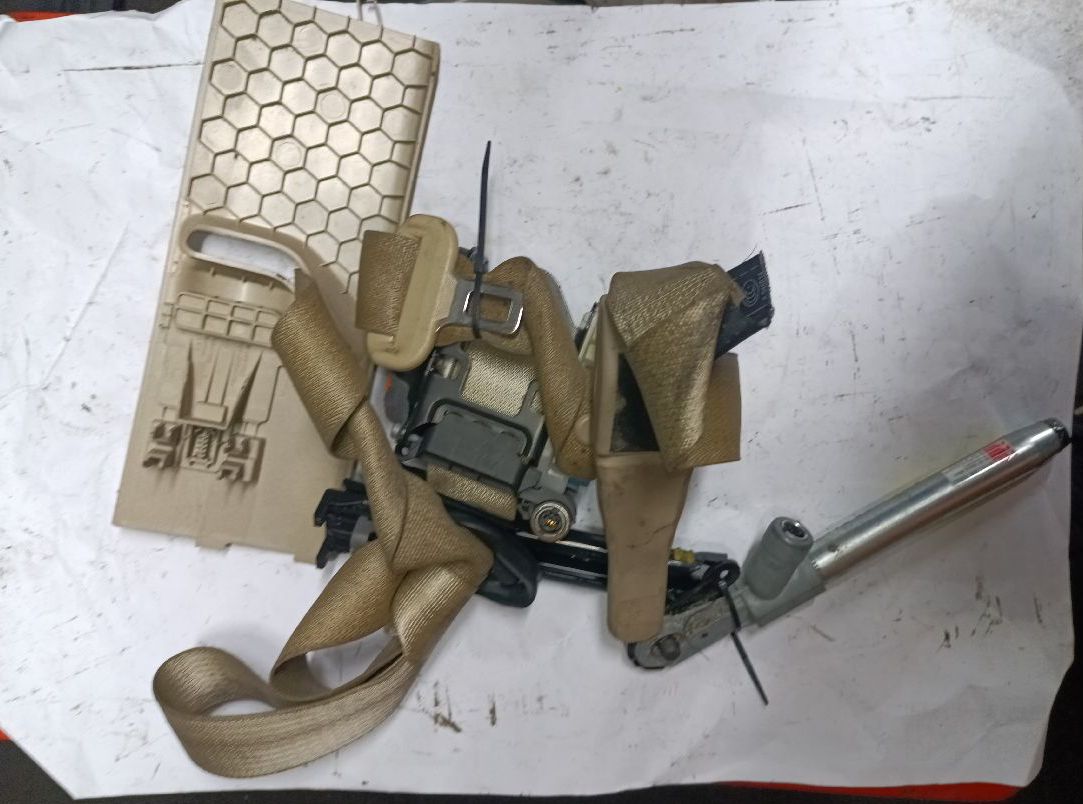 Front left seat belt