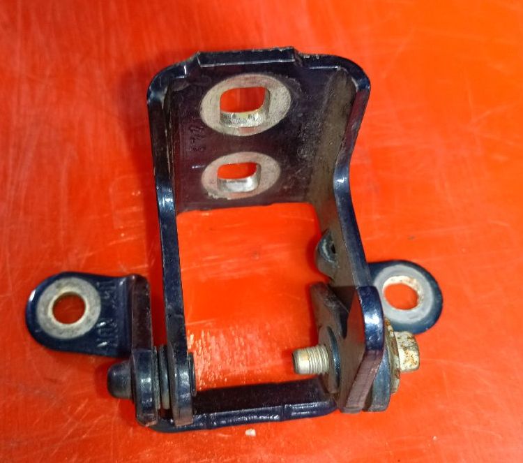 Right front hinge