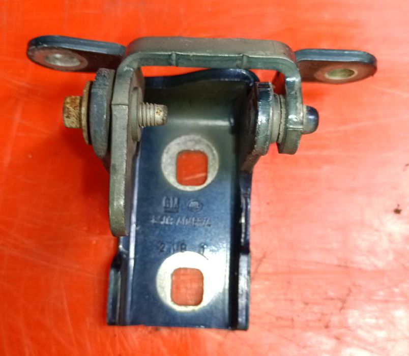 Charnière porte avant droit